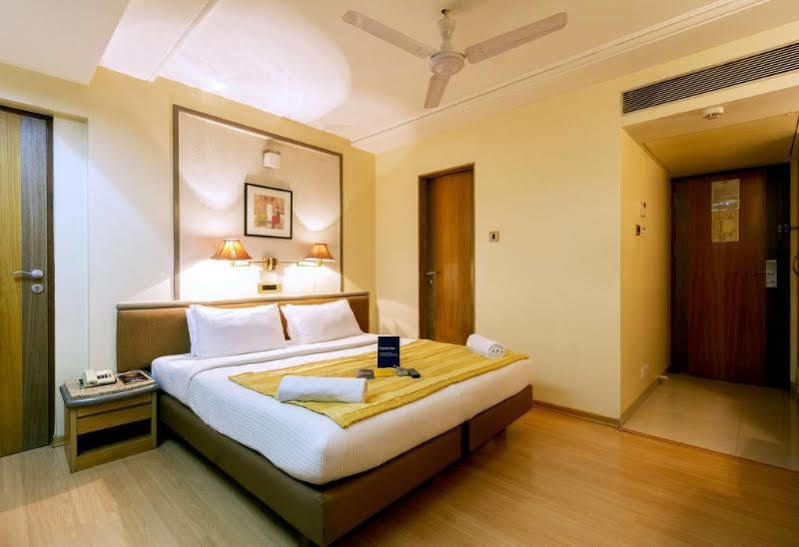 Hotel Gandharva Shivajinagar Poona Buitenkant foto